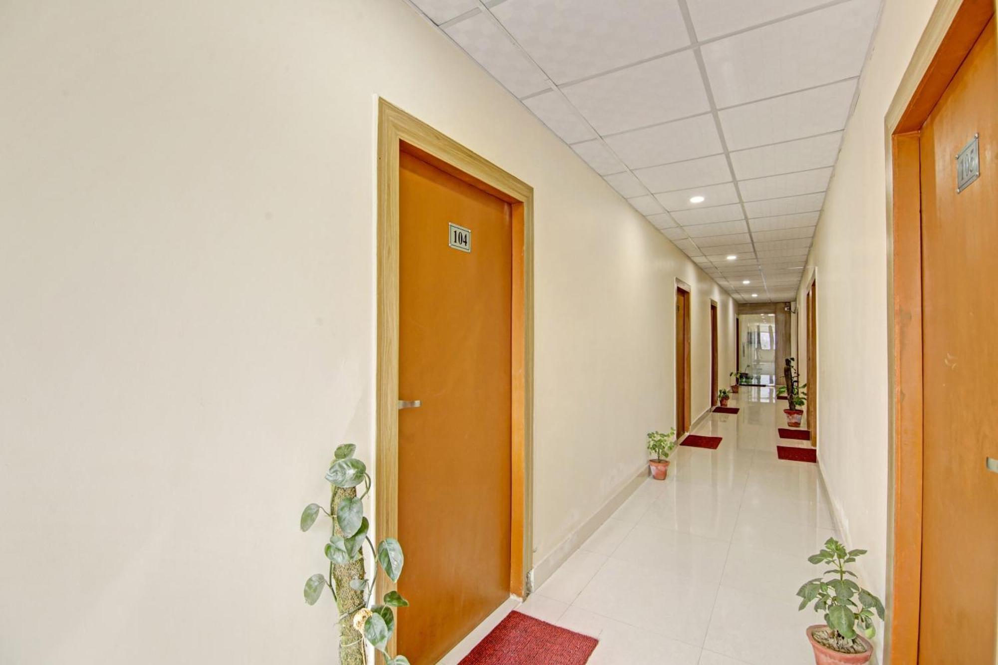 Oyo Flagship 80772 Hotel The Grand Rdc Ghaziabad Ngoại thất bức ảnh