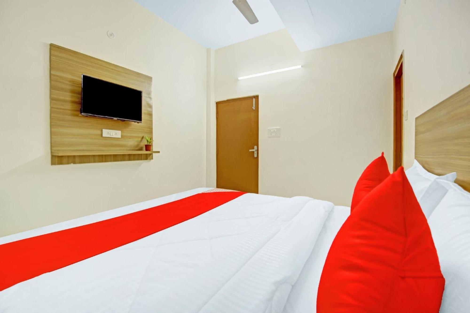 Oyo Flagship 80772 Hotel The Grand Rdc Ghaziabad Ngoại thất bức ảnh