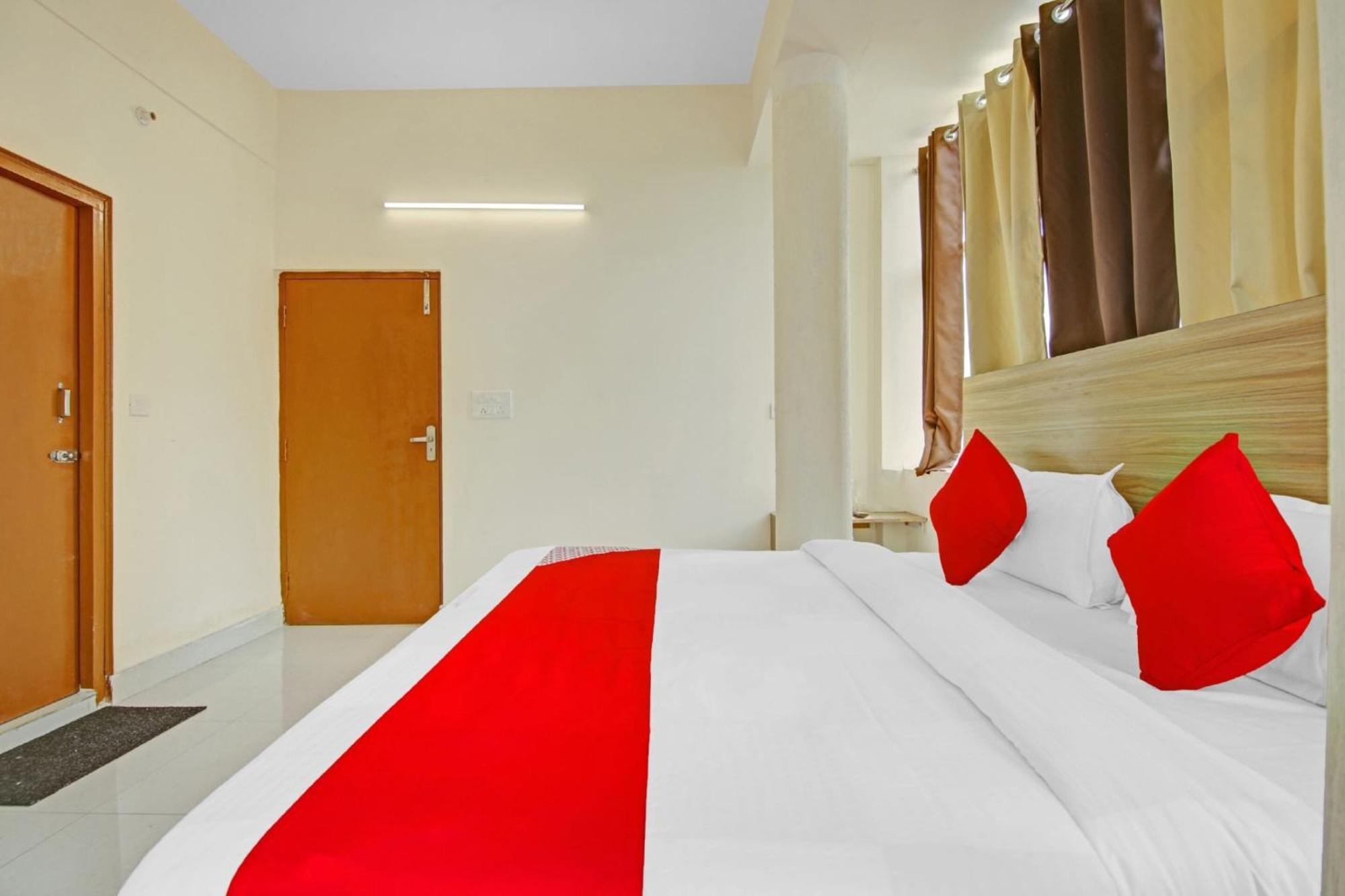 Oyo Flagship 80772 Hotel The Grand Rdc Ghaziabad Ngoại thất bức ảnh