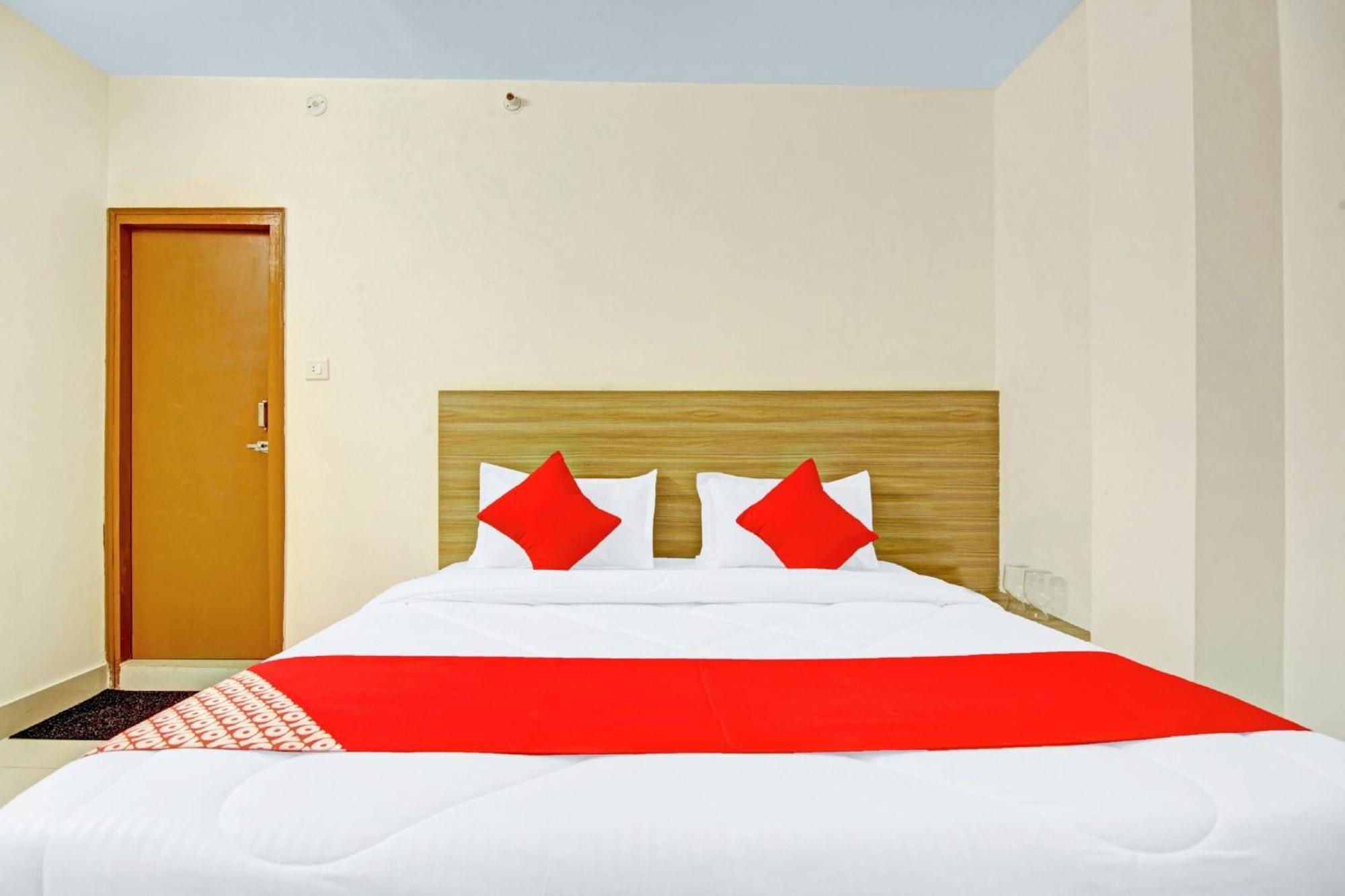 Oyo Flagship 80772 Hotel The Grand Rdc Ghaziabad Ngoại thất bức ảnh