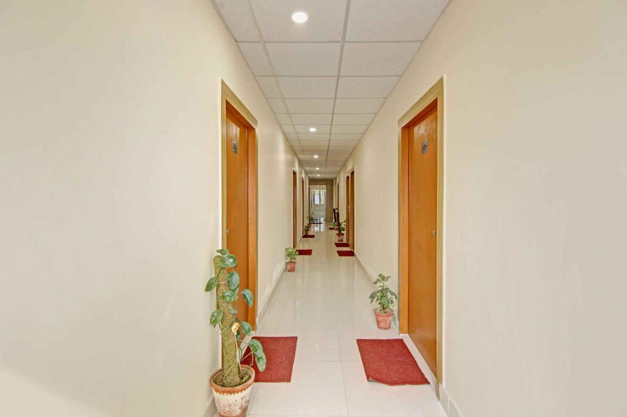 Oyo Flagship 80772 Hotel The Grand Rdc Ghaziabad Ngoại thất bức ảnh