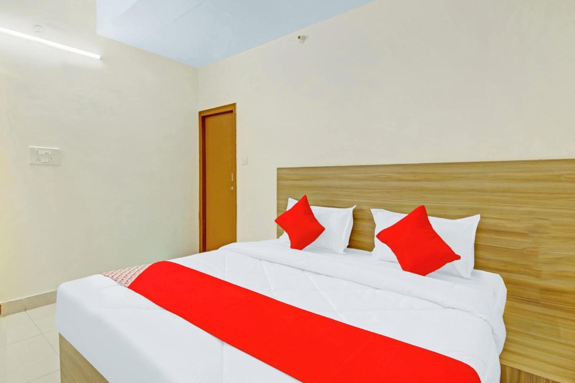 Oyo Flagship 80772 Hotel The Grand Rdc Ghaziabad Ngoại thất bức ảnh