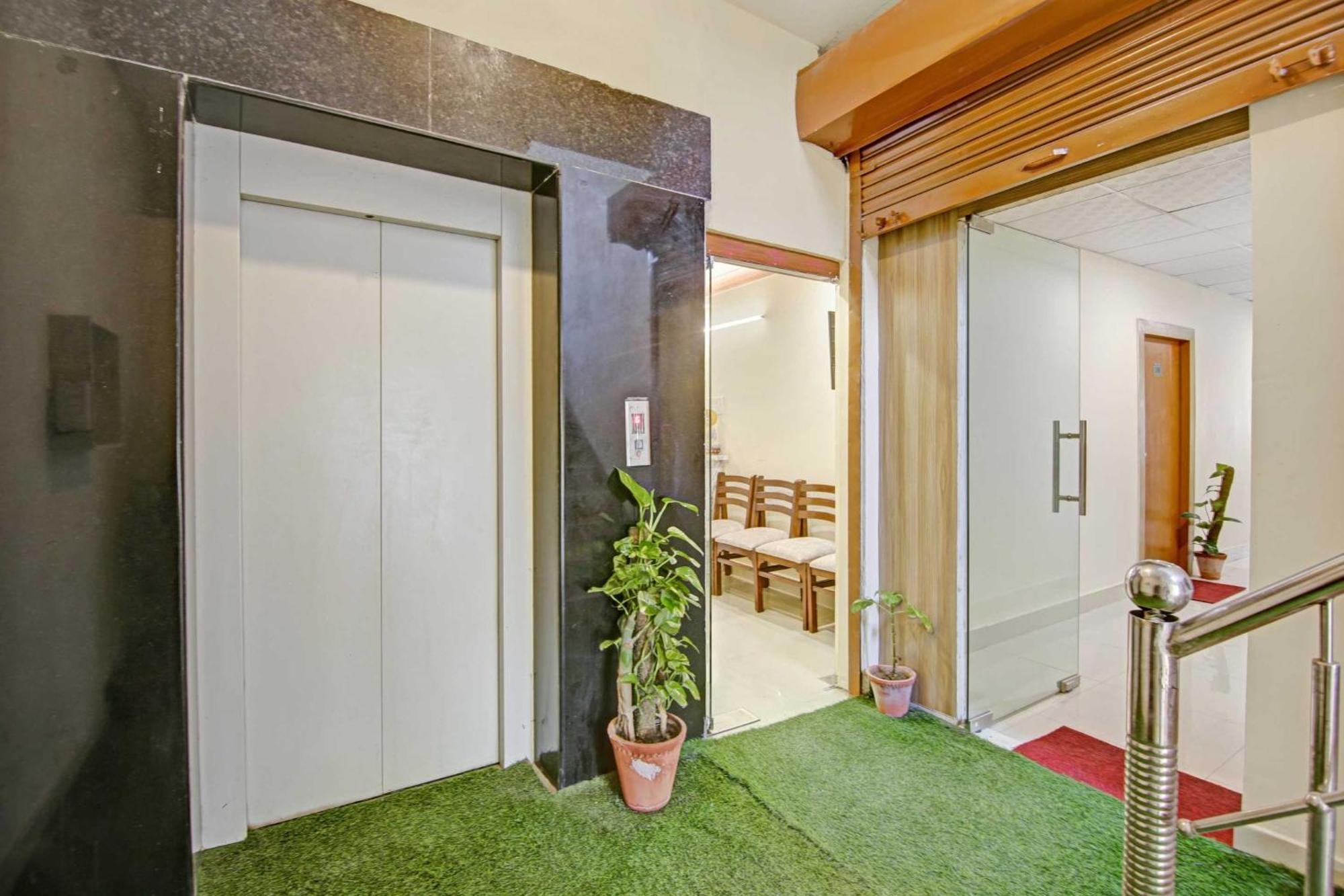 Oyo Flagship 80772 Hotel The Grand Rdc Ghaziabad Ngoại thất bức ảnh